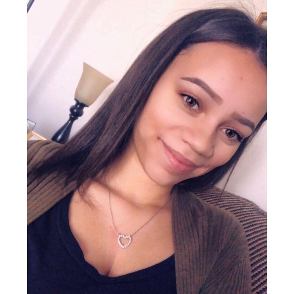 Meet your Posher, Kayla